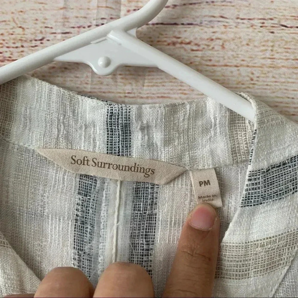 Soft Surroundings Linen Button Front Blouse Women’s Size PM Side Slit Beige Top - Picture 6 of 11